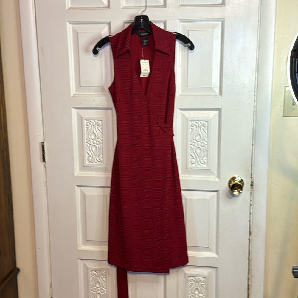 Express NWT Cute Wrap Red With Designs In Fabric Size 1/2